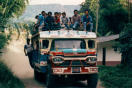 Chiva transporte en Colombia